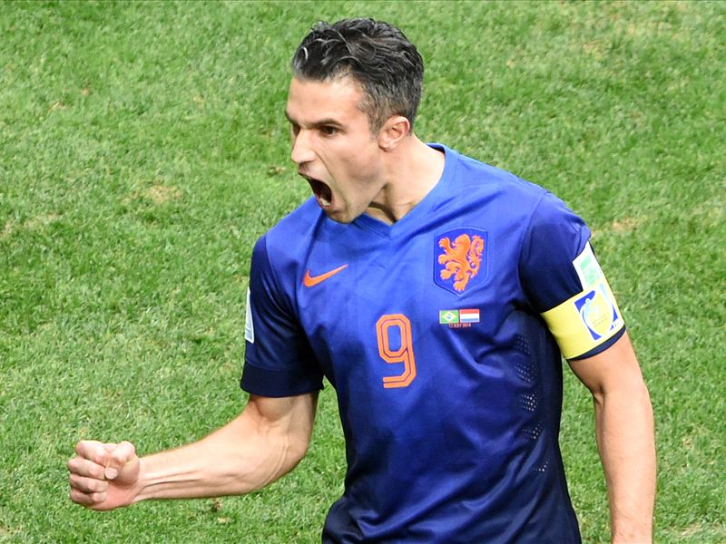 van persie returns to manchester united training