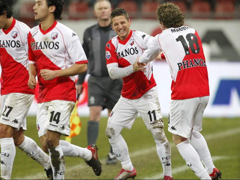 Ajax Make Official Offer For Utrecht S Dries Mertens In Bid To Replace Luis Suarez Goal Com