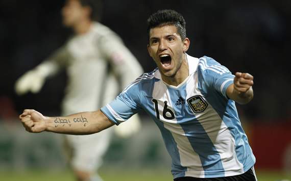 Kun Agüero celebra su gol en el Argentina-Costa Rica