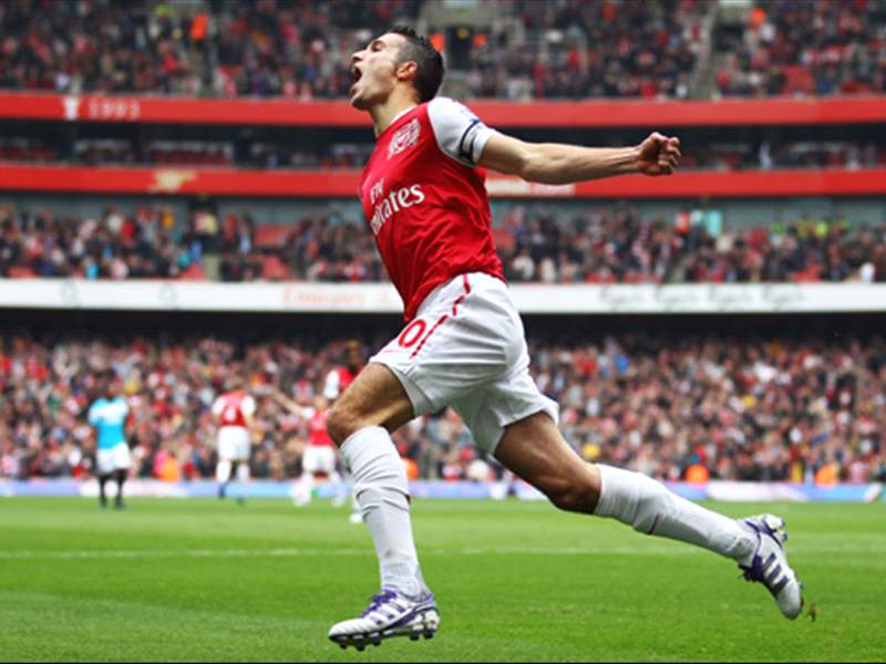 Cash Rich Arsenal Can Afford To Give Robin Van Persie The Massive Deal That Could Keep Him At The Club For Years To Come Goal Com