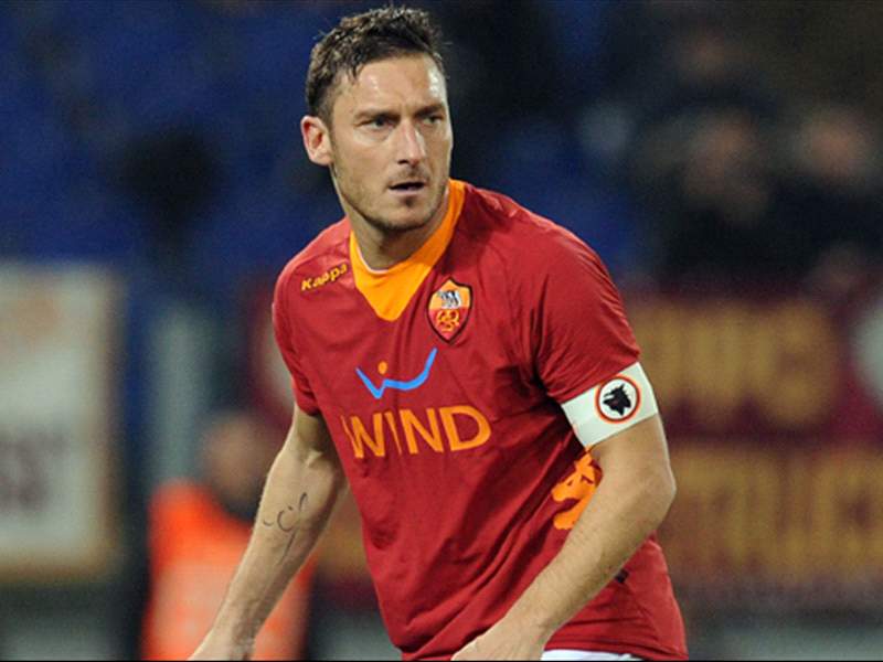 Totti Esultanza 2001 - Rione Monti Tifosi Della Roma In Subbuglio Imbrattato Lo Storico Murales Di Totti Goal Com