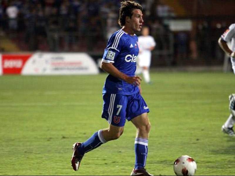 Manchester United sign Universidad de Chile striker Angelo Henriquez.