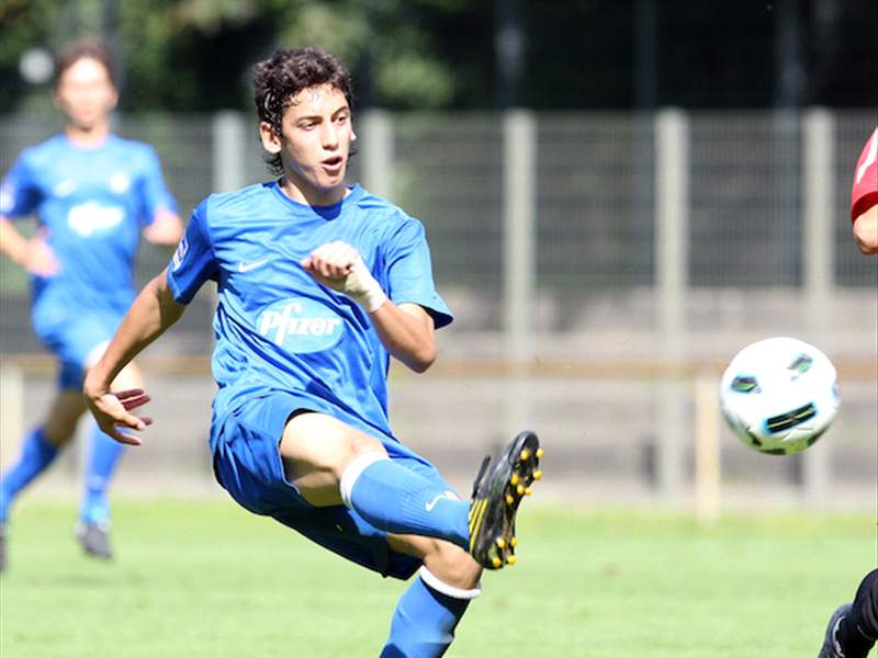 Hamburger Sv Holt Hakan Calhanoglu Aus Karlsruhe Goal Com