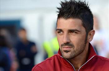 A Year After His Broken Leg David Villa Still Cannot Win A Place In The Barcelona Team Goal Com