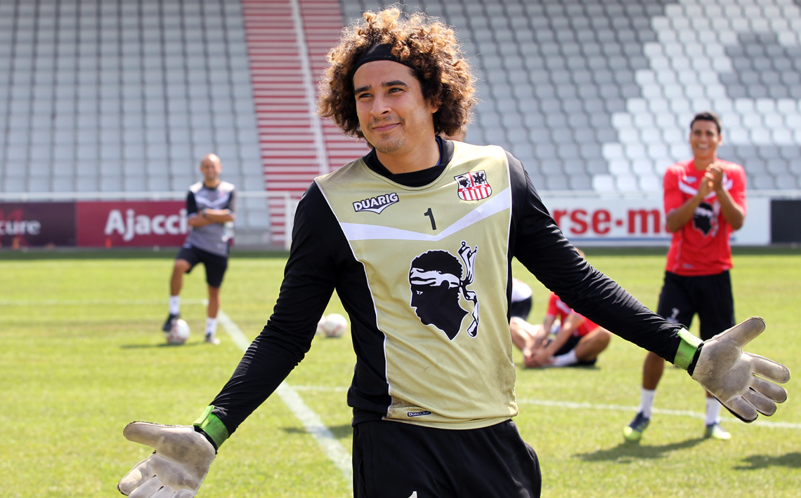 Los 5 mejores momentos de Guillermo Ochoa en 10 años de profesional