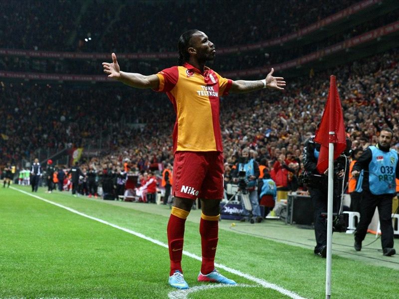 Fenerbahce Istanbul Gegen Galatasaray Istanbul Das Erste Grosse Istanbul Derby Fur Didier Drogba Und Wesley Sneijder Steht Vor Der Tur Goal Com