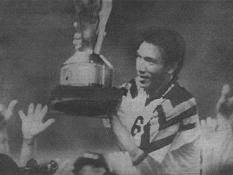 Persib Bandung menjuarai kompetisi Perserikatan, 17 April 1994 di Stadion Utama Gelora Bung Karno, Jakarta, setelah menumbangkan PSM Ujungpandang dengan skor 2-0. Ini menjadi kompetisi Perserikatan terakhir karena setelahnya format kompetisi berubah menjadi Liga Indonesia.