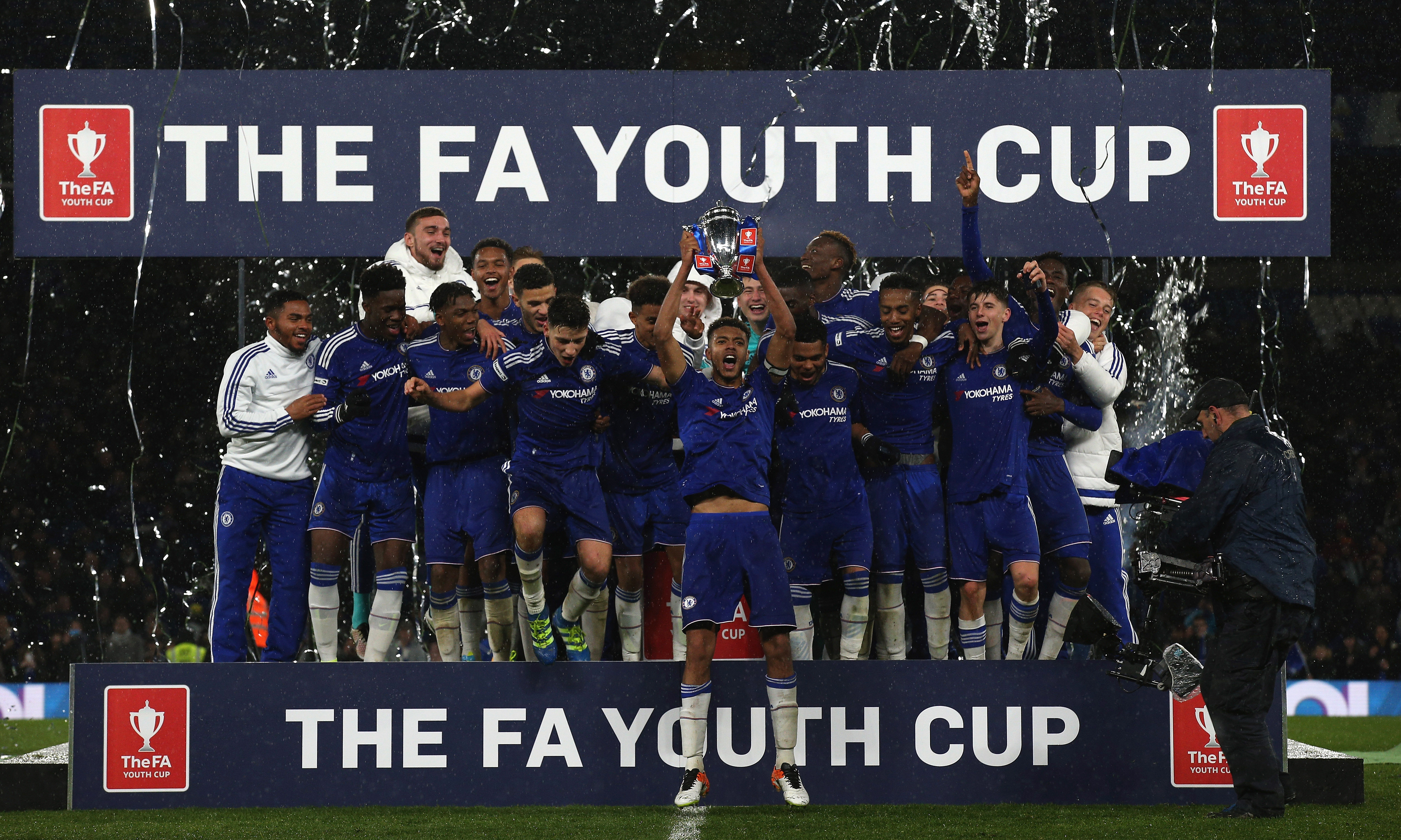 Comment Utilising Chelsea S Flourishing Youth Team Should Be A Conte Priority Goal Com