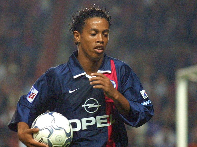Sejarah Hari Ini (4 Agustus): Debut Ronaldinho Di Paris Saint-Germain |  Goal.com