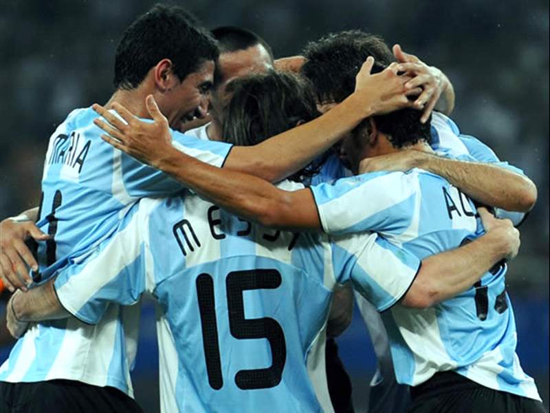 Аргентина ответы. Состав Аргентины 2008. Argentina Football Team Olympic 2008. Olympic Football Argentina 2004 Final.