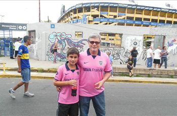 Duras críticas de los aficionados a la camiseta rosa de Boca ...