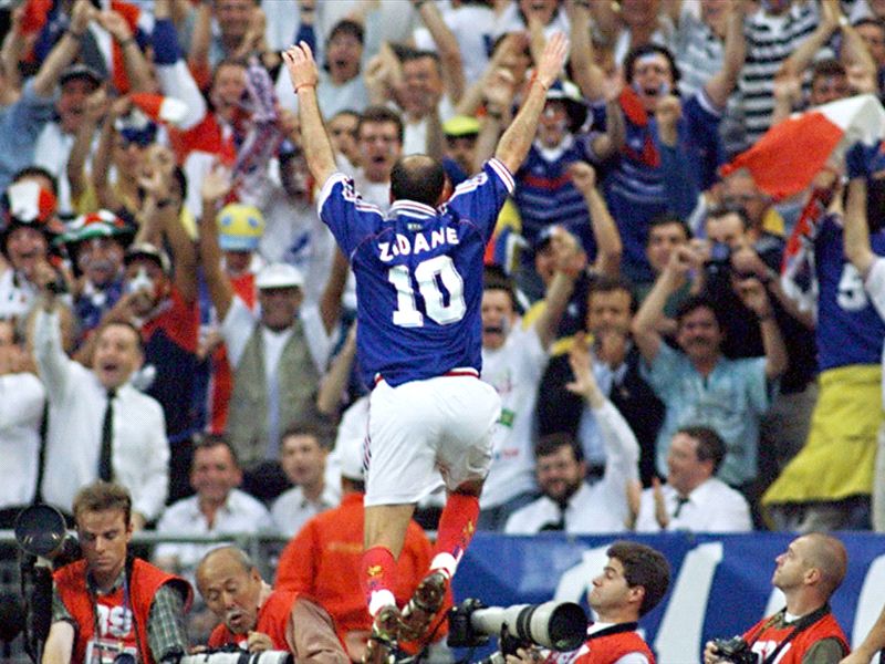 Sejarah Hari Ini 22 Desember Zinedine Zidane Peraih Ballon D Or Terakhir Dari Prancis Goal Com