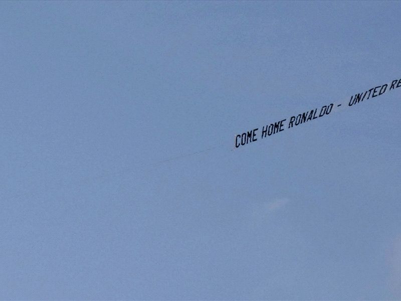 Come Home Ronaldo Manchester United Fans Fly Banner During Real Madrid Game Goal Com