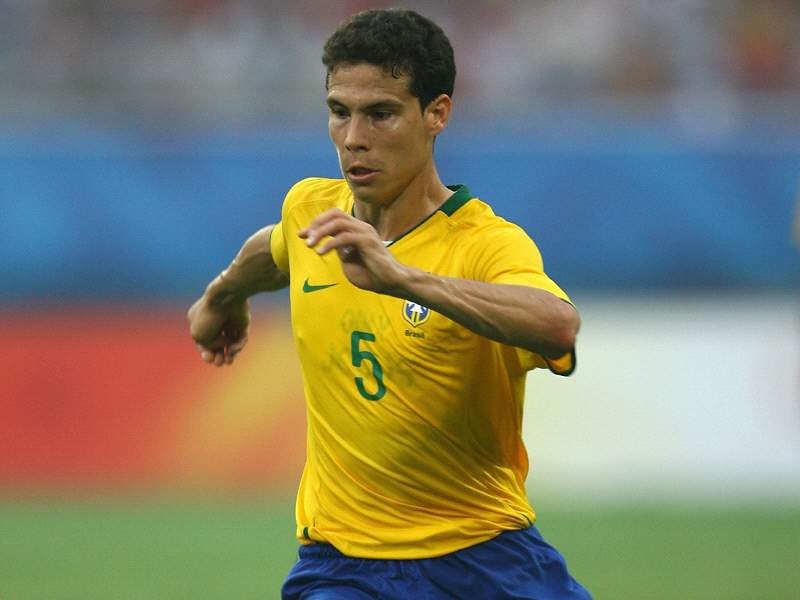 Inter, Milan & Juventus Want Sao Paulo Midfielder Hernanes ...