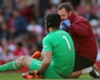 Cech ficará fora por um mês devido a lesão muscular
