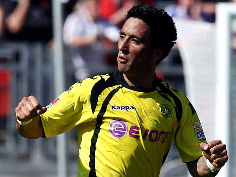 Borussia Dortmund Attacker Lucas Barrios Targets Silverware In 2011 Goal Com