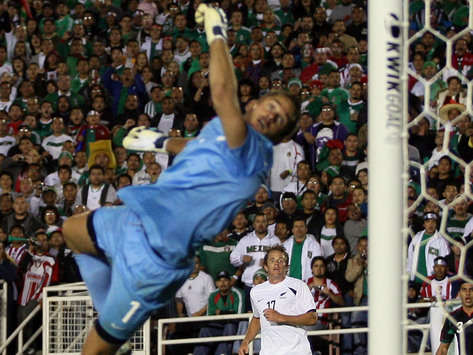 Glen Moss in action for New Zealand(Getty Images)